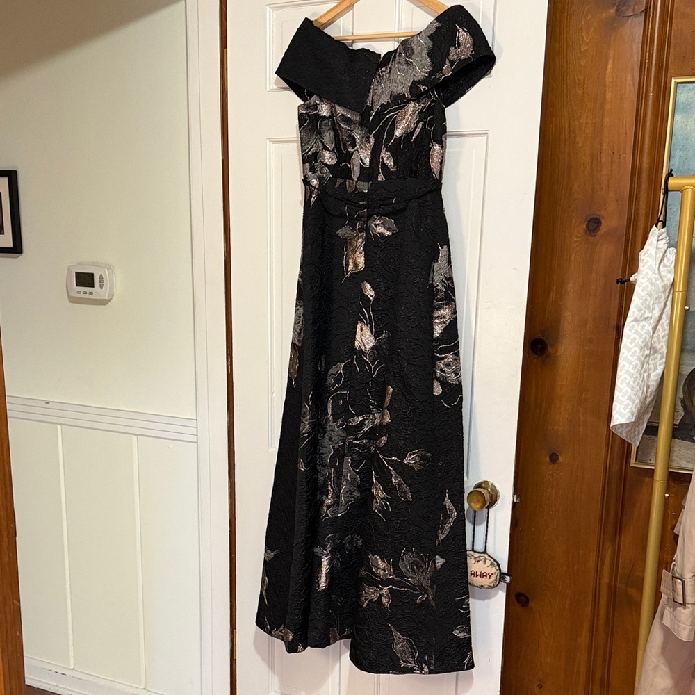 Teri Jon Black and Gray Floral Maxi Dress - Picture 4 of 5